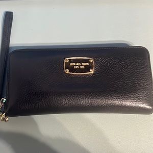 Black Michael kors wallet